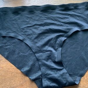 Ruby Ribbon second skin brief bundle size M, 2-pale and 1 black